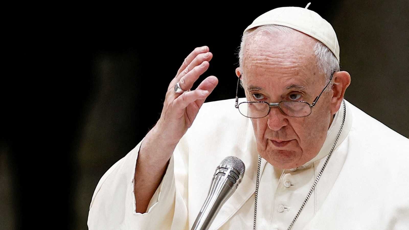 Hospitalizan al papa Francisco por una “infección respiratoria”
