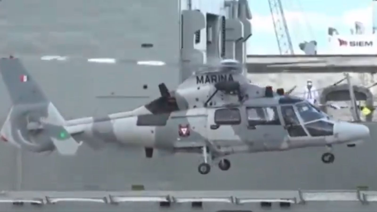 Desplome de helicóptero de la Marina en Michoacán deja 3 muertos