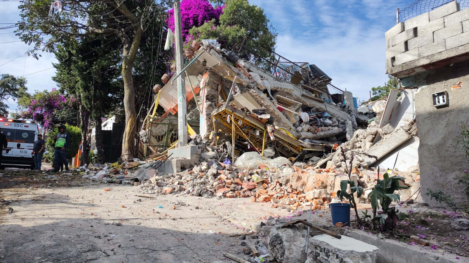 Explosión en vivienda de Tlalpan, CDMX, deja más de10 heridos