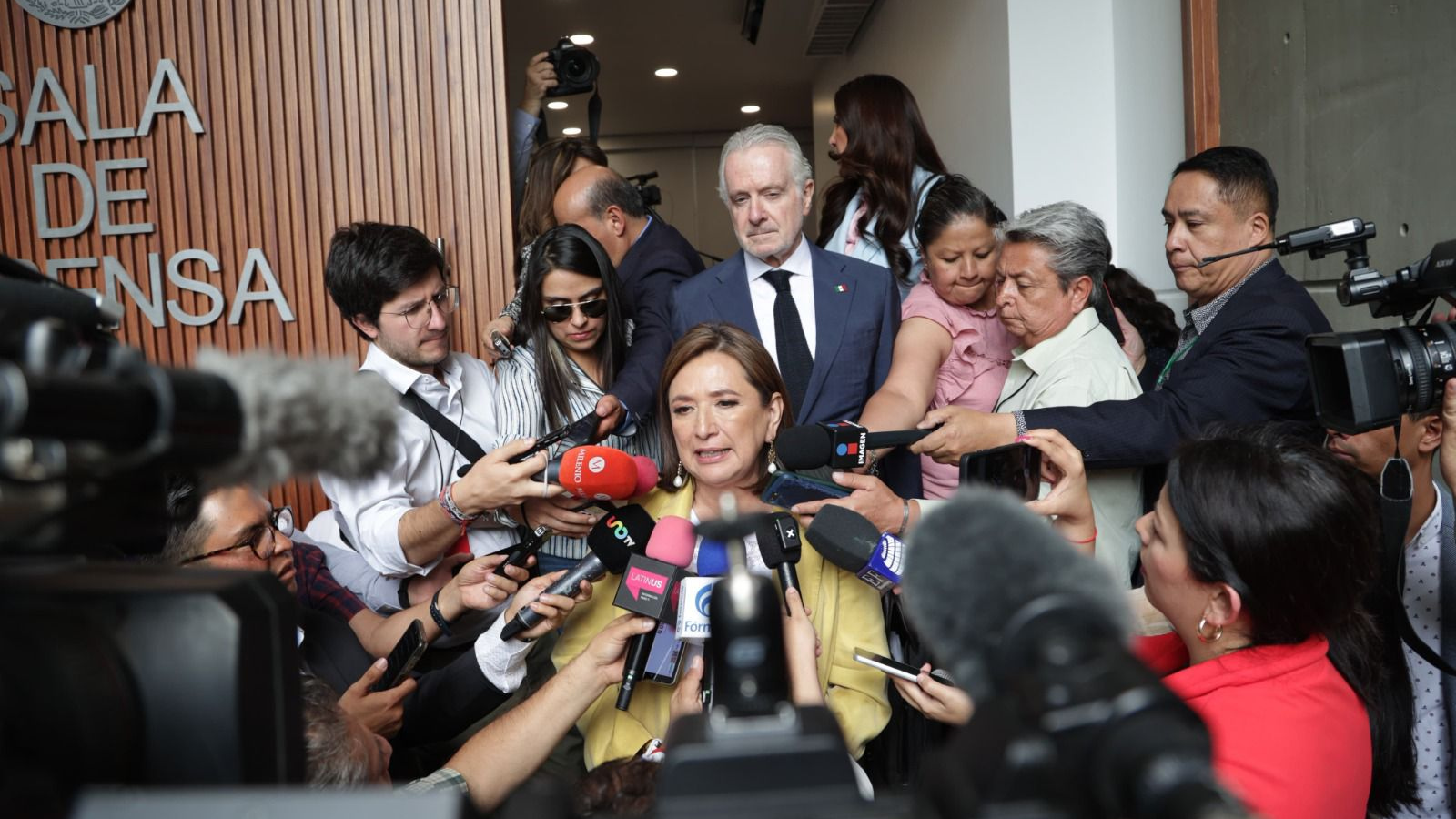 Xóchitl Gálvez presenta demanda ante el Tribunal Electoral por omisión del INE