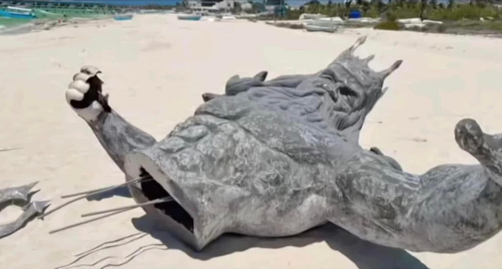 Piden retiran estatua de Poseidón de Puerto Progreso, Yucatán