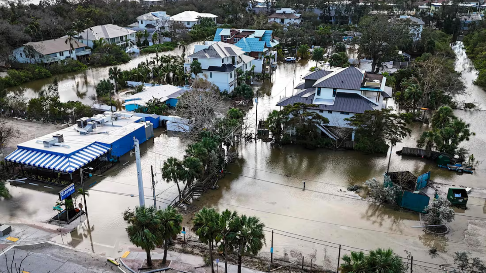 Suman 17 muertos tras paso del huracán Milton en Florida