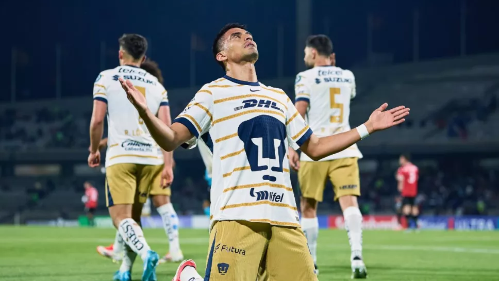 Pumas remonta y avanza a octavos de final de la Concachampions