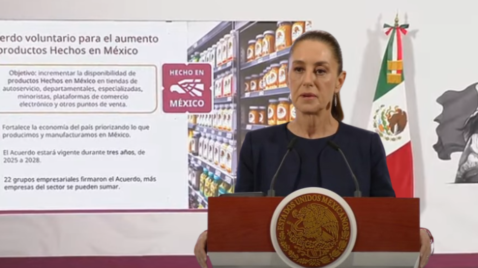 Sheinbaum firma acuerdo con 22 grupos empresariales para aumentar los productos hechos en México en las tiendas