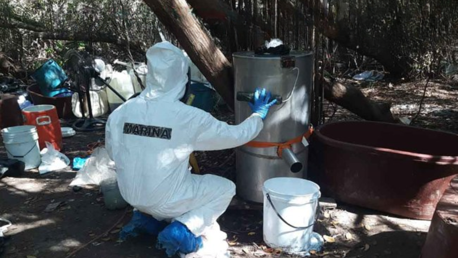 Incautan casi 5 toneladas de metanfetamina en Sinaloa