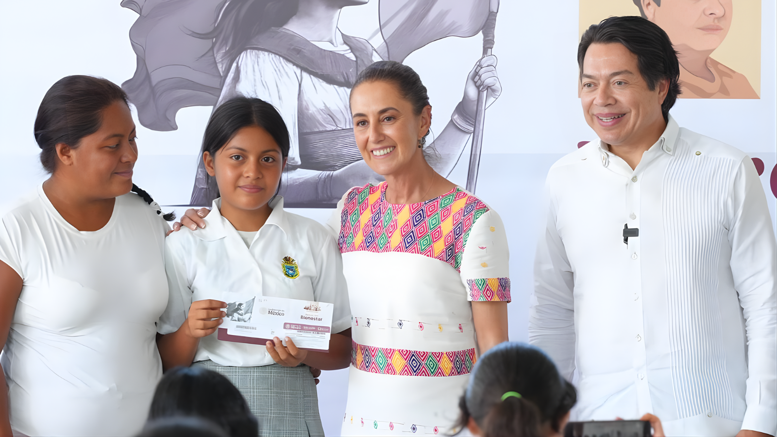 Gobierno de México impulsa la permanencia escolar con más de un millón de tarjetas de la Beca Rita Cetina Mario Delgado