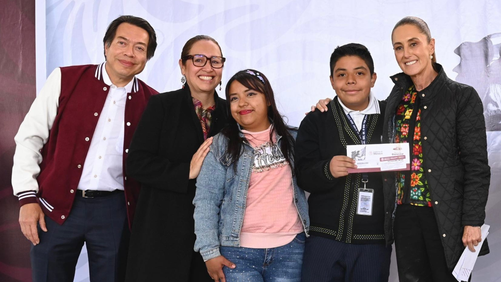 Plan Michoacán beneficia a 892 mil 639 estudiantes Mario Delgado