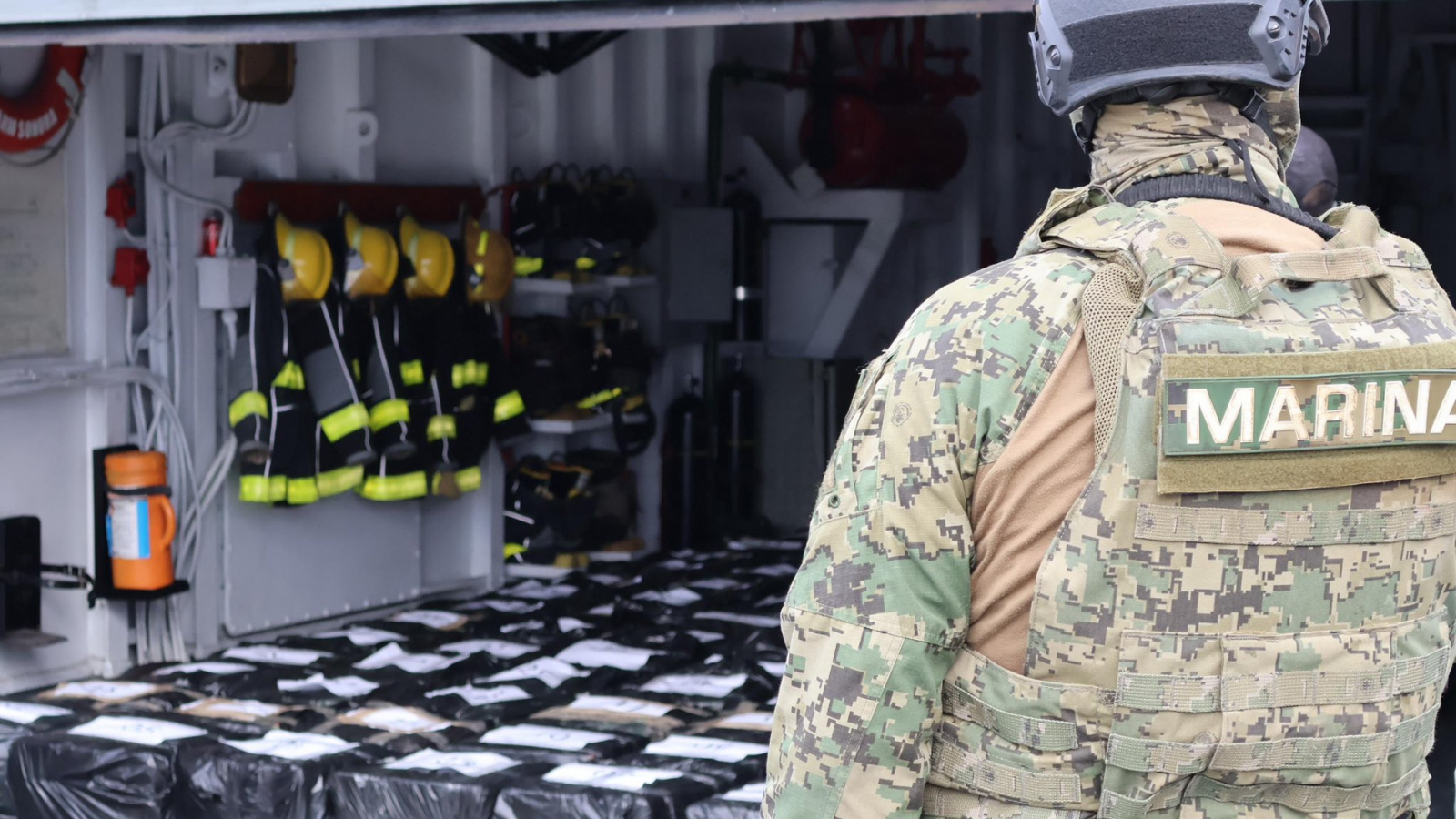 Semar decomisa 188 bultos de cocaína en Isla Clarión, cerca de Colima