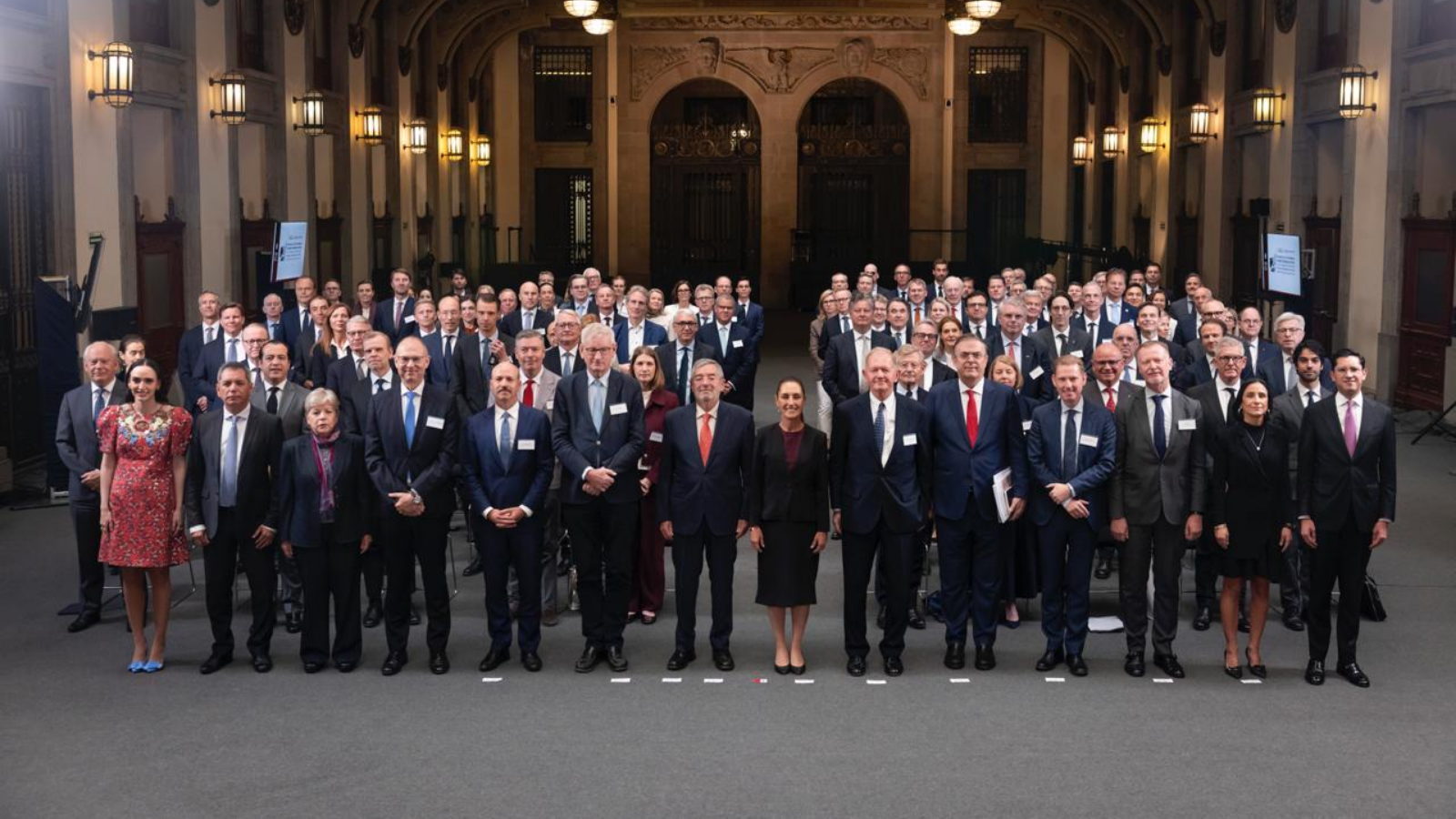 Sheinbaum recibe en Palacio Nacional a más de 100 directores ejecutivos de empresas nórdicas