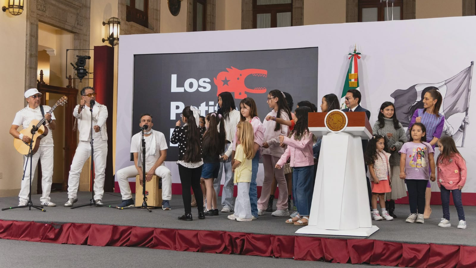 Sheinbaum anuncia inicio de entrega de tarjetas de la beca Rita Cetina