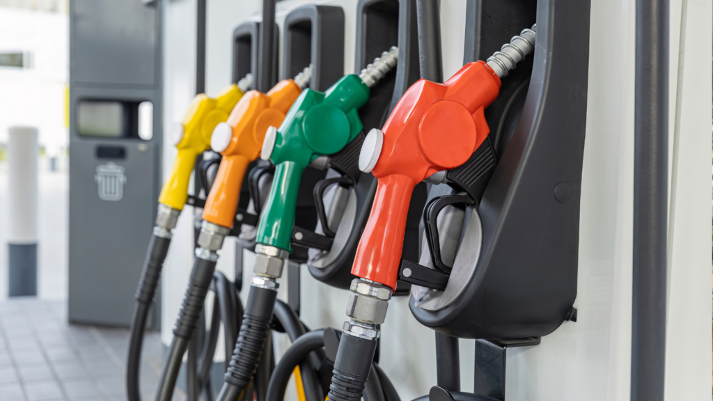 Sheinbaum dialoga con gasolineros para evitar incrementos