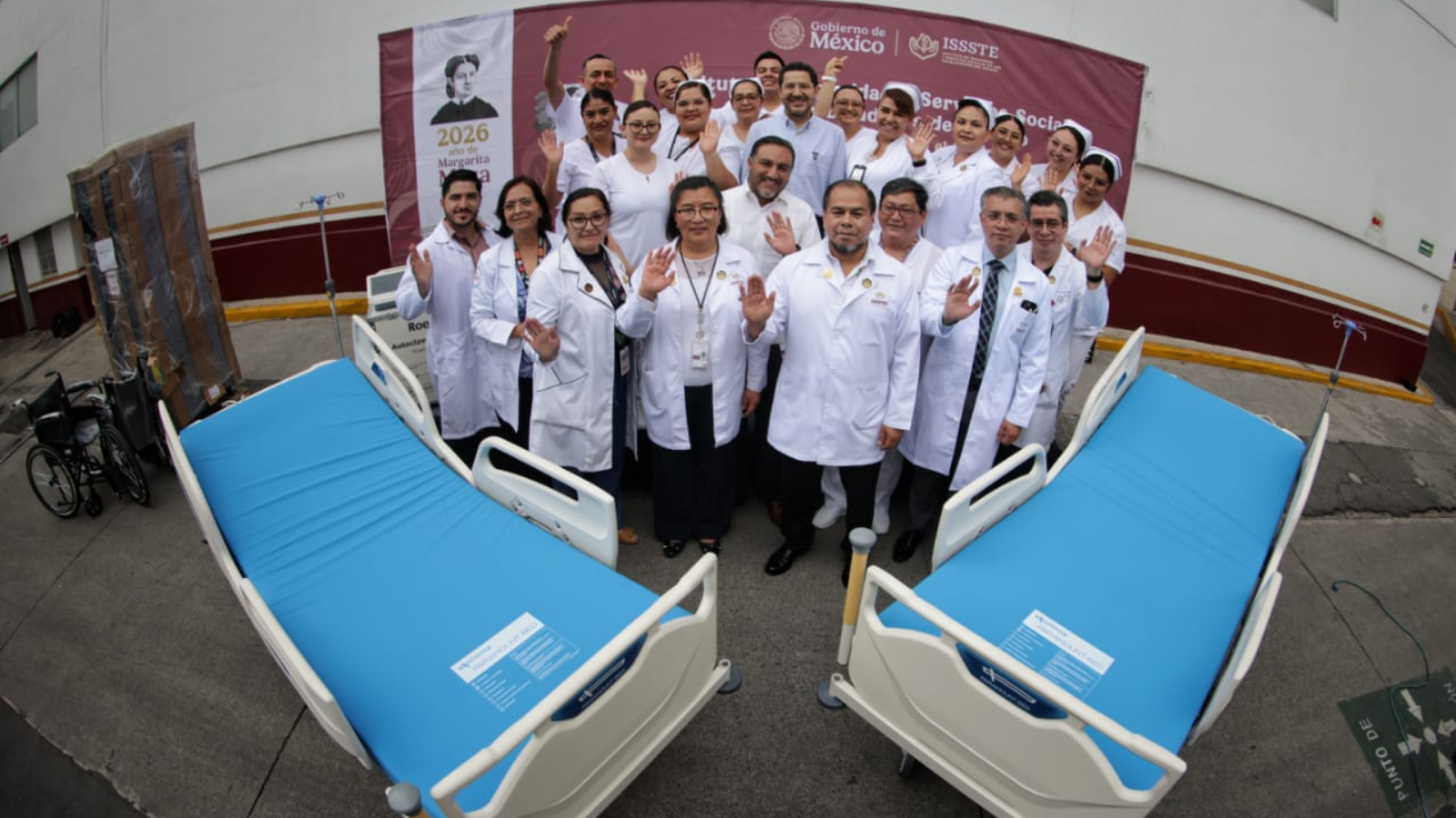 ISSSTE recibe primer lote de camas hospitalarias nuevas