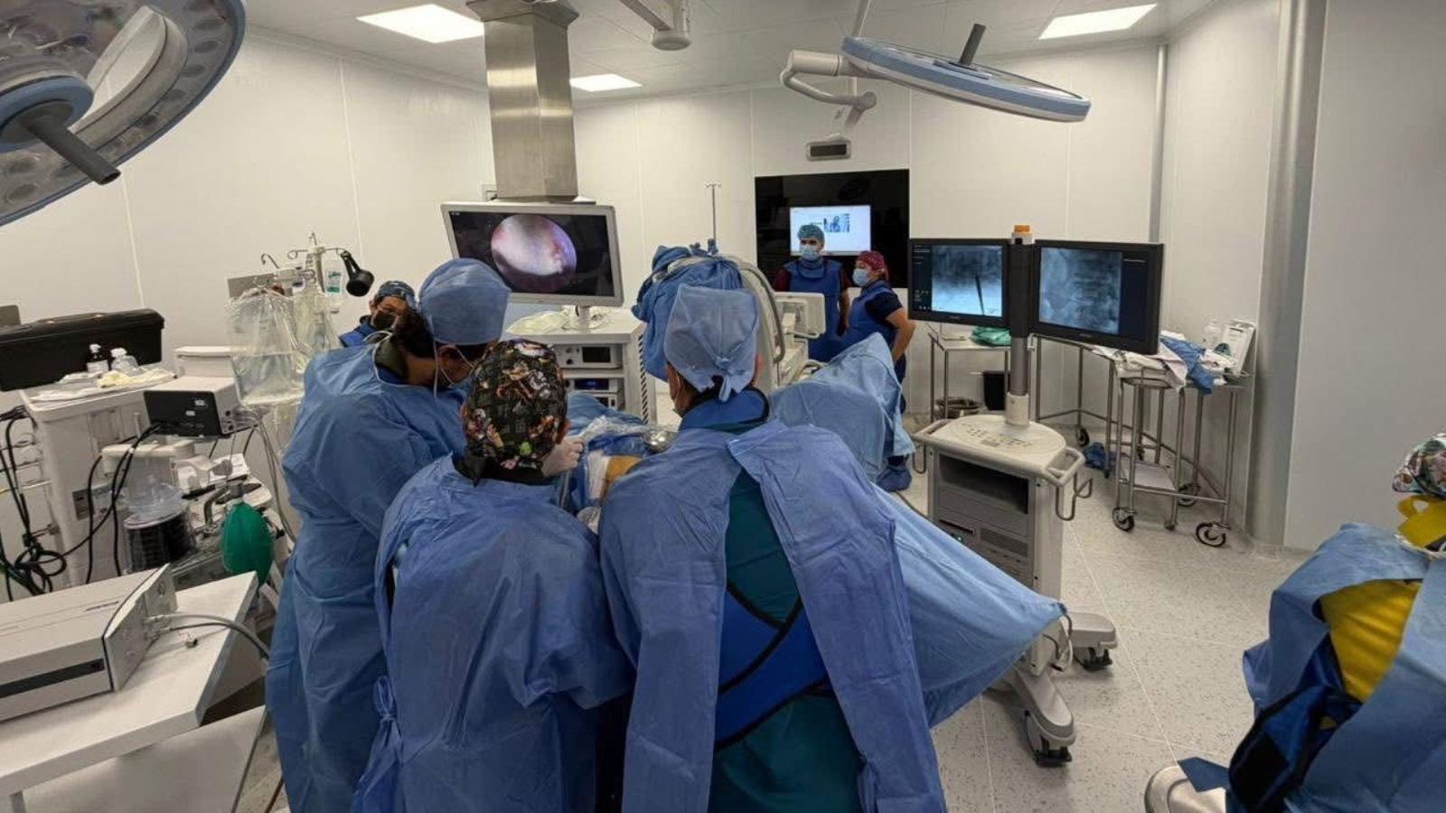 ISSSTE beneficia a 34 pacientes en jornada de urología y cirugía robótica en el HRAE de Torreón