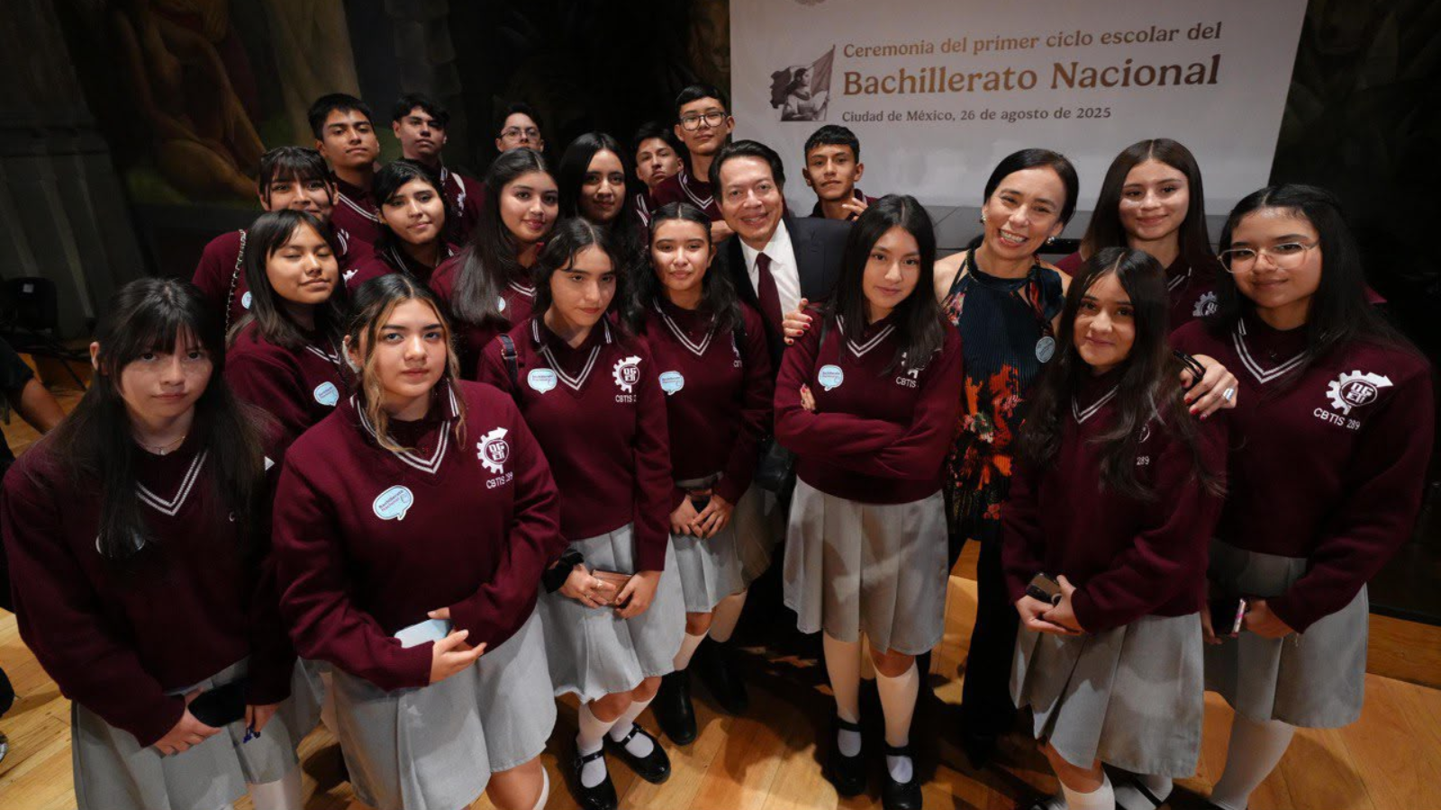 Egresan 527 mil estudiantes de la primera generación del Bachillerato Nacional con doble certificación Mario Delgado