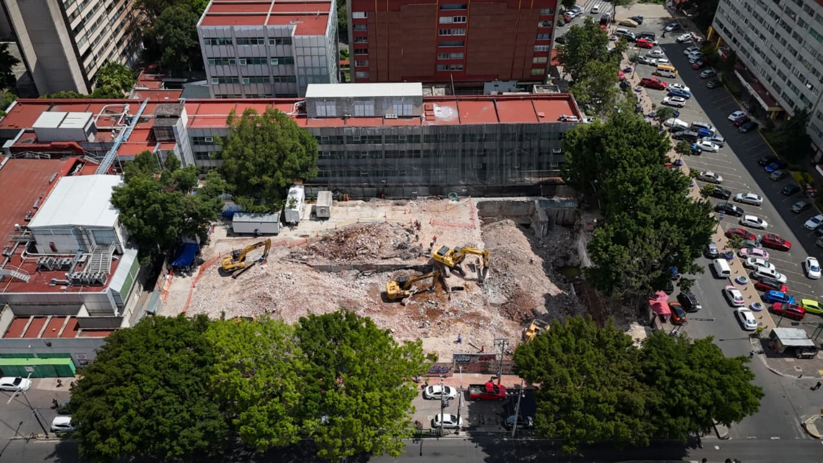 Martí Batres supervisa el inicio de la construcción del nuevo hospital del ISSSTE en Tlatelolco