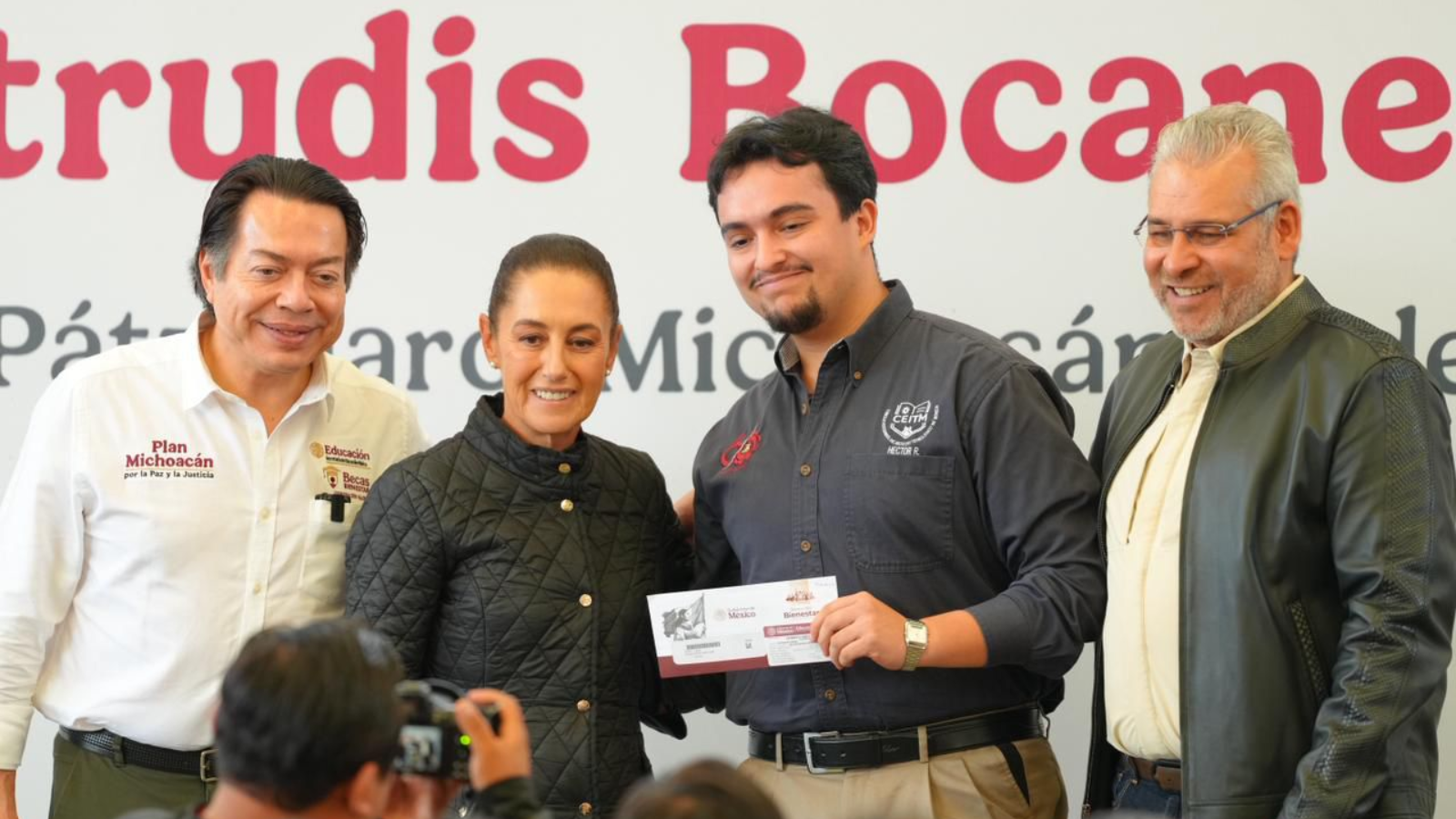 Más de 55 mil universitarios de Michoacán recibirán la Beca Gertrudis Bocanegra para transporte