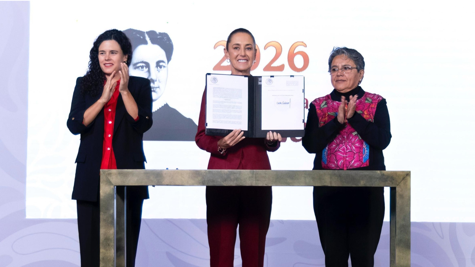 Sheinbaum firma decreto para fortalecer la transparencia en el Gobierno de México